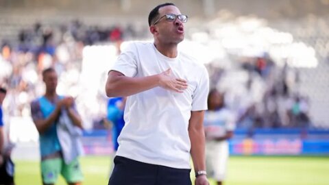 Tân HLV trưởng Liam Rosenior của Chelsea: Đừng giống các huyền thoại thích ‘chém gió’ của MU!